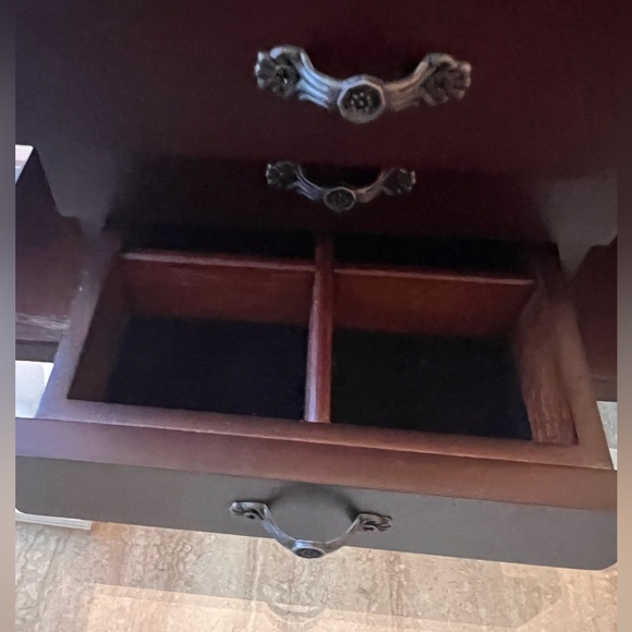 Genuine cherry wood gown jewelry box - Picture 4 of 7